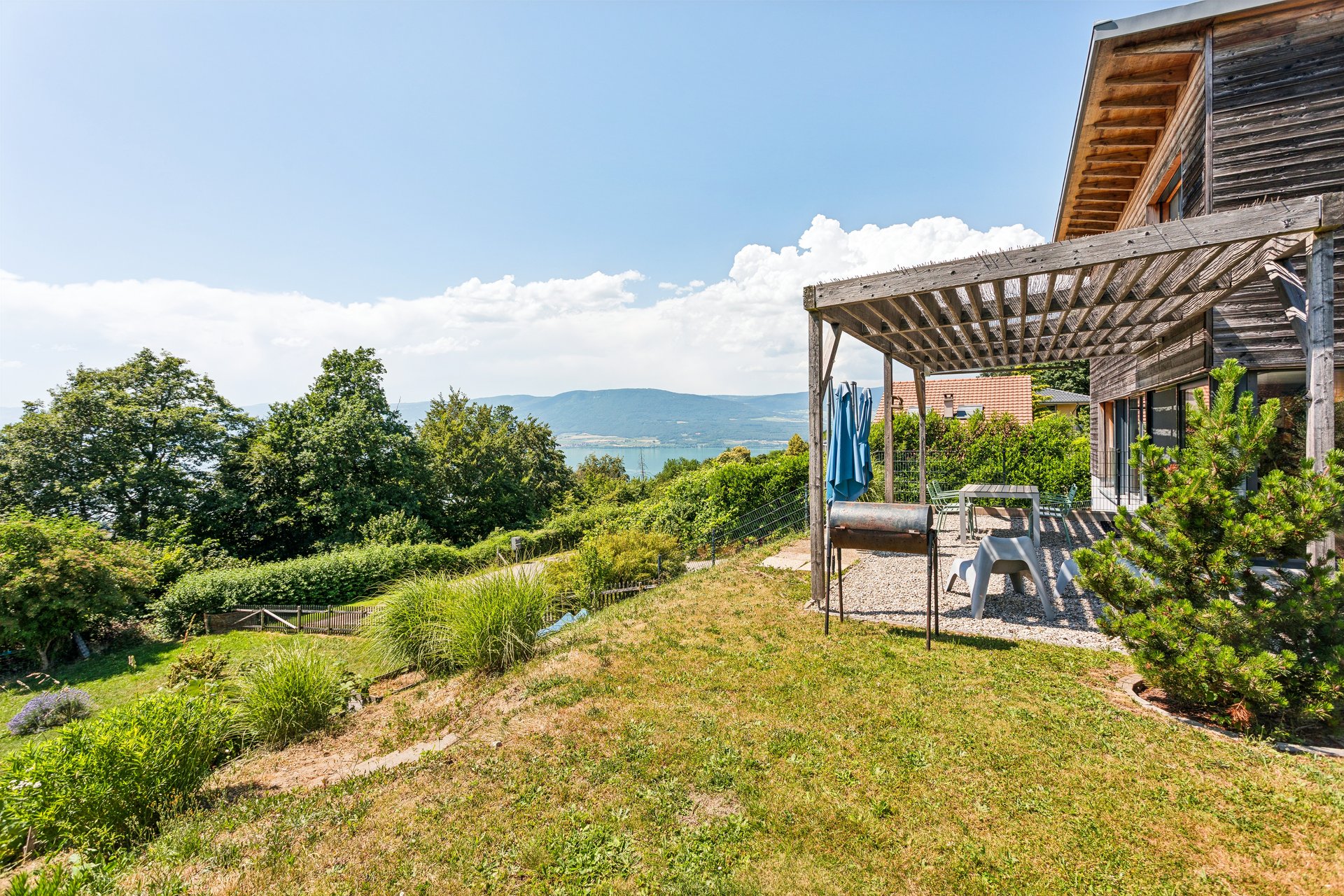 Terrasse, pergola et vue lac