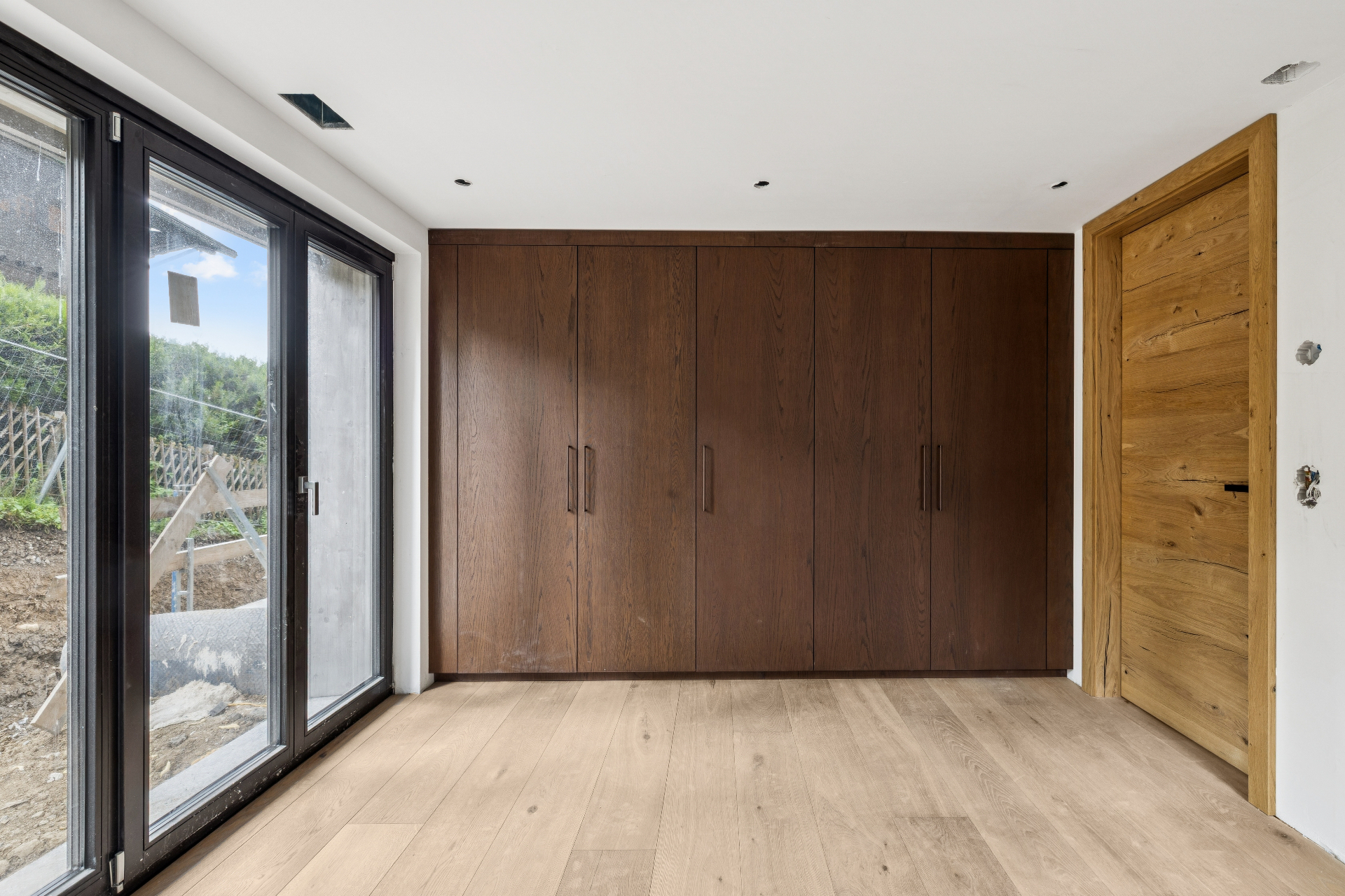 Built-in solid wood wardrobes