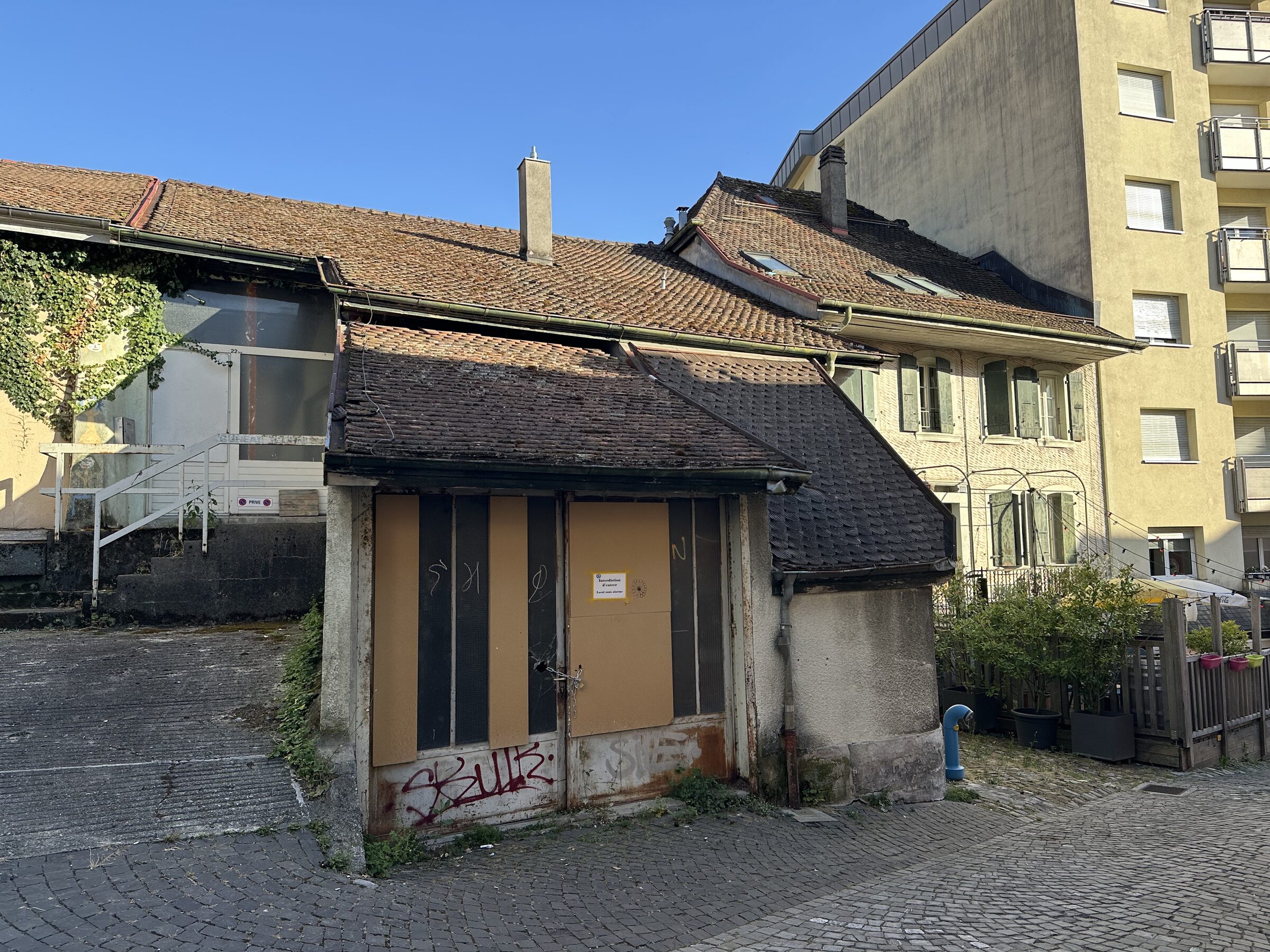 Cour intérieure et annexe