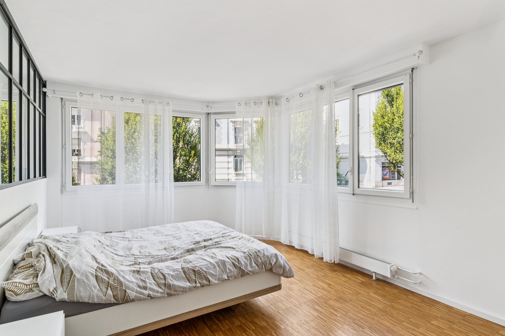 Chambre lumineuse en angle