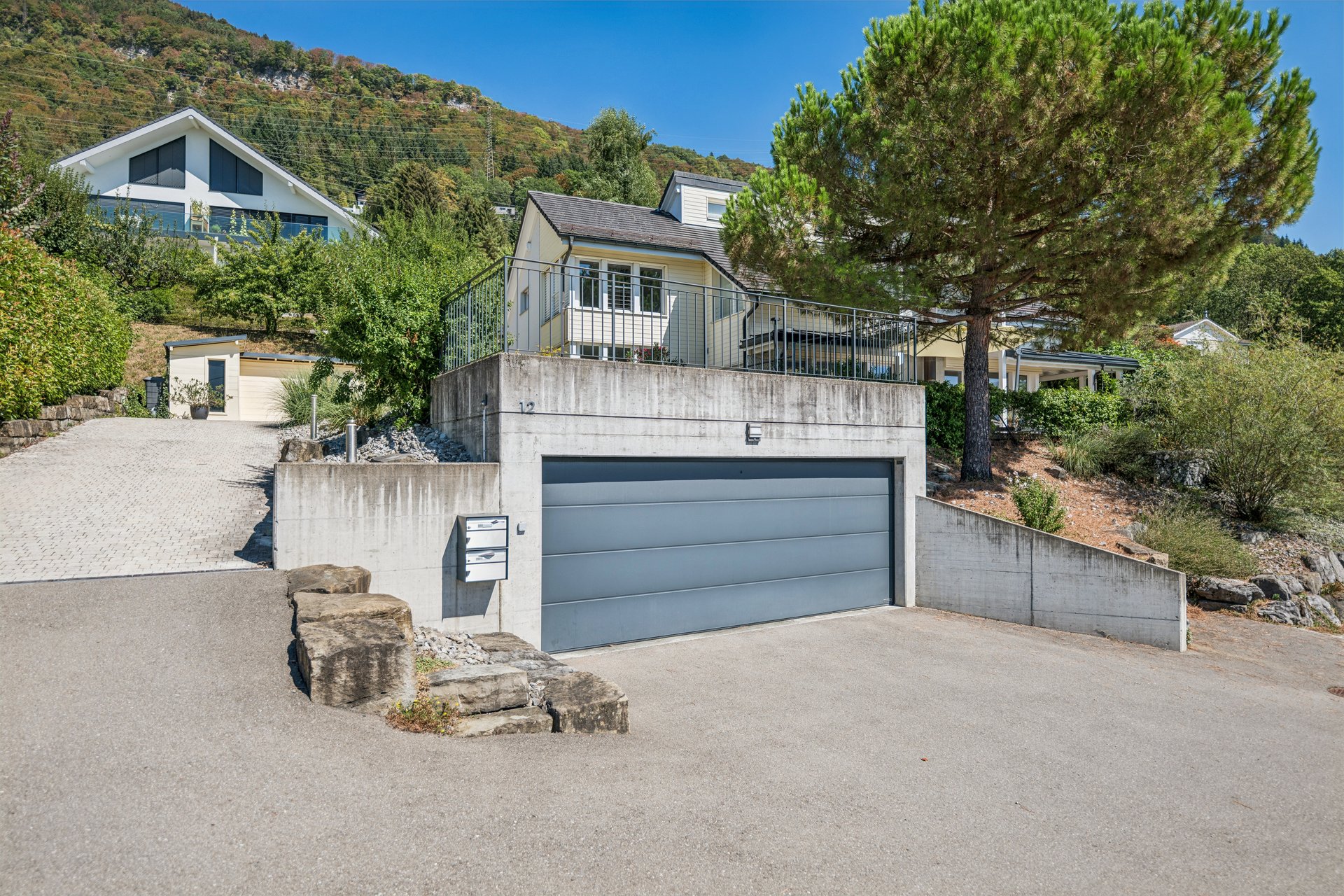 Garage double et accès à la propriété