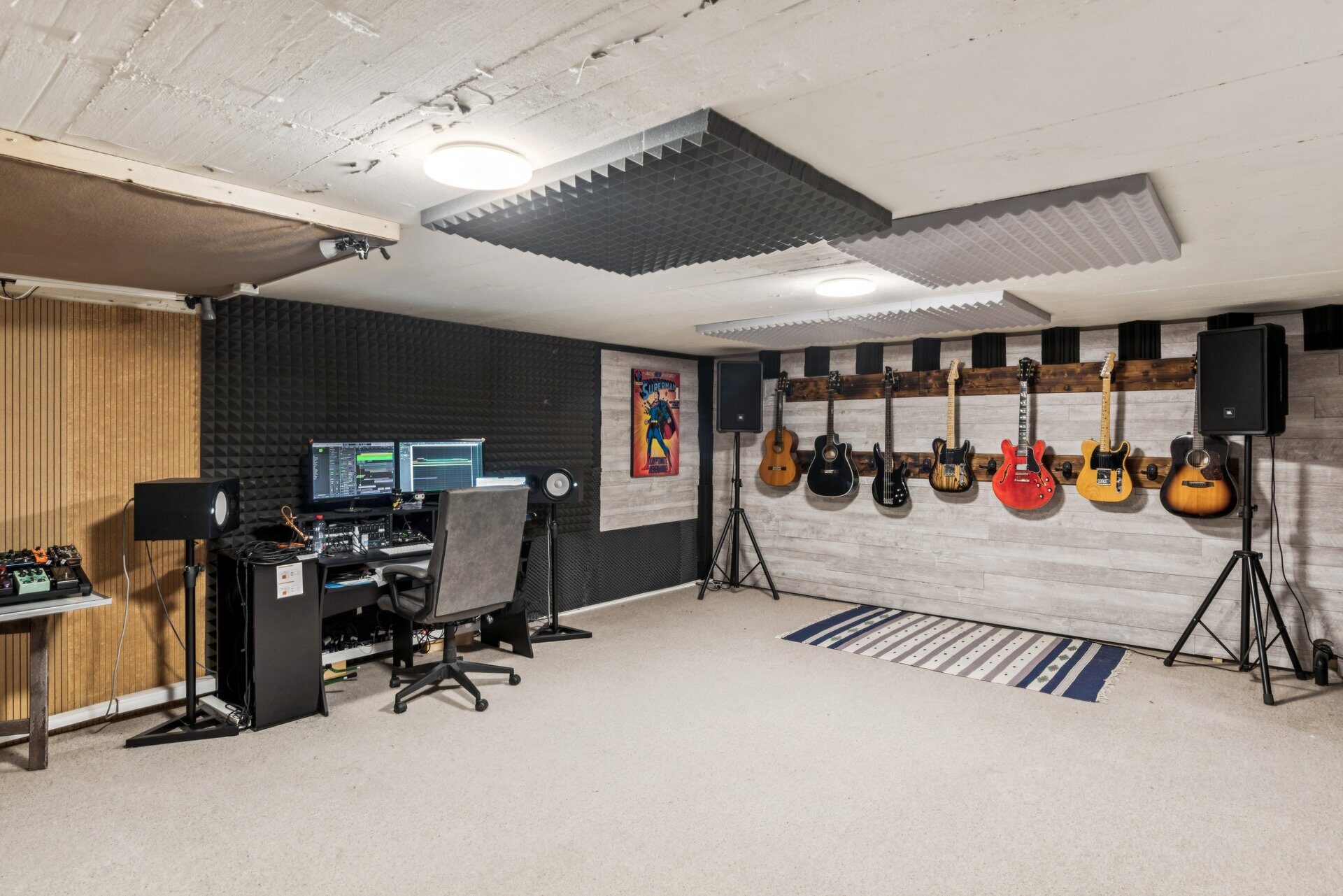 Salle polyvalente aménagée en studio de musique