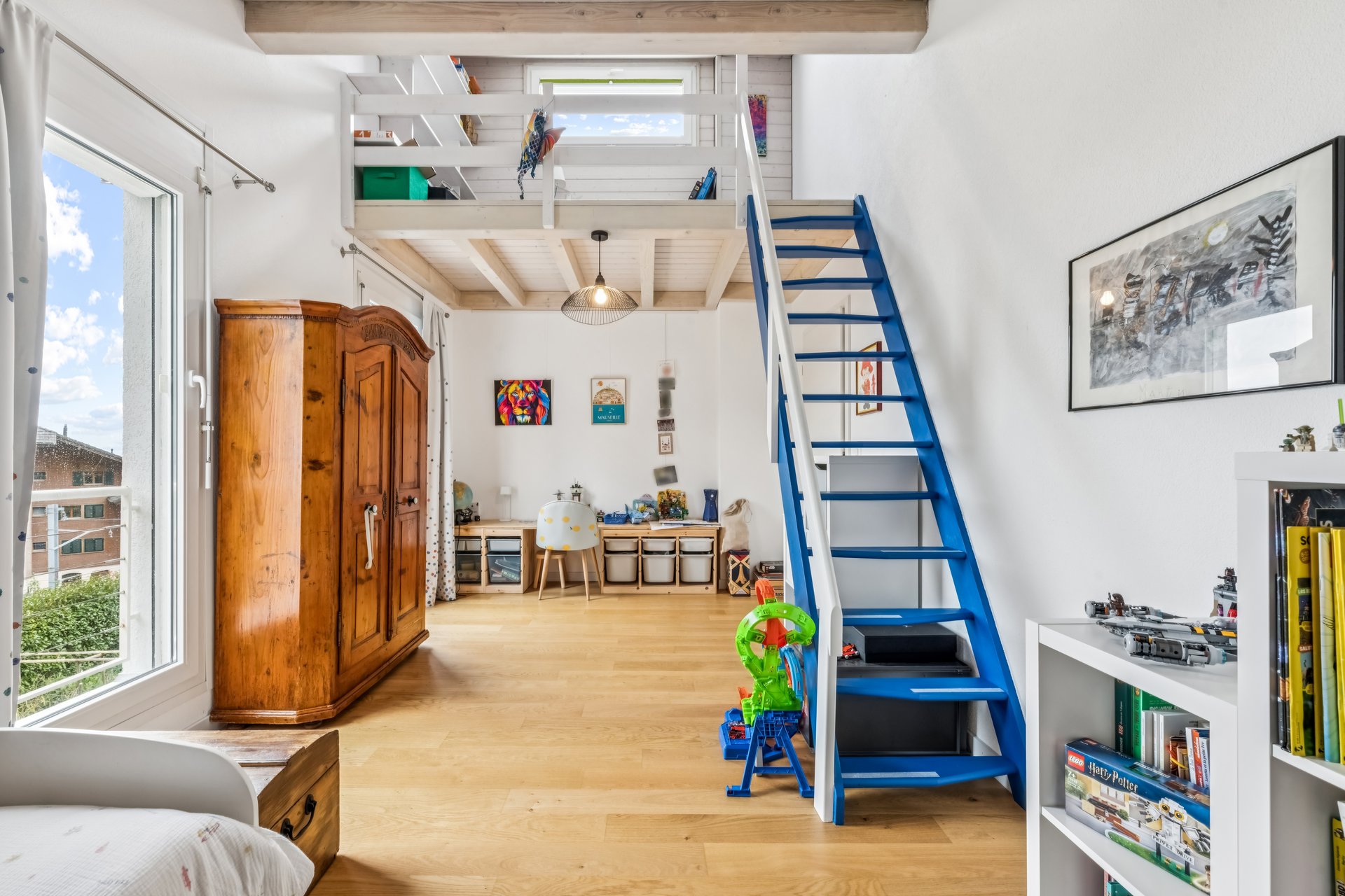 Chambre d’enfant avec lit mezzanine